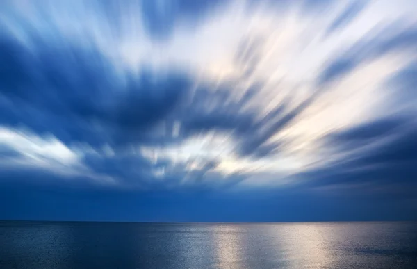 Cielo dramático con nubes tormentosas —  Fotos de Stock