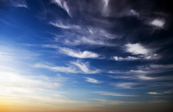 Fondo del cielo al atardecer . —  Fotos de Stock