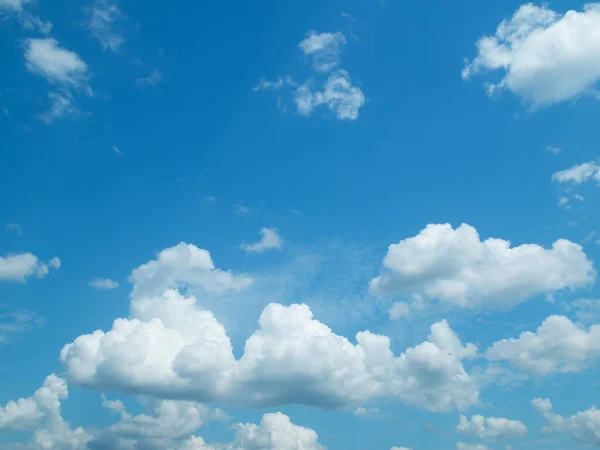 Cielo Verano Día Soleado Con Nubes Blancas —  Fotos de Stock