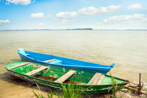 Deux Bateaux Canne Sur Rive Lac — Photo