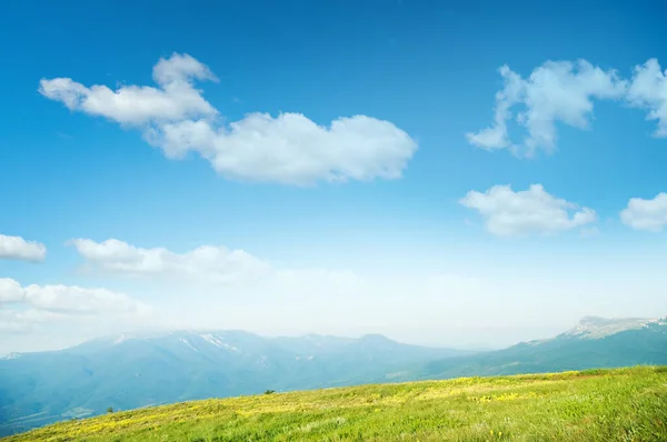 Beautiful Spring Landscape Mountains Grassy Field Hills Rural Landscapes — Stock Photo, Image