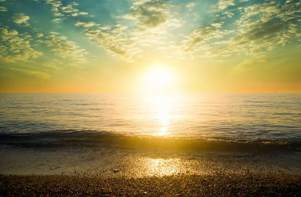 Solen Ställa Över Horisonten Speglas Havet — Stockfoto