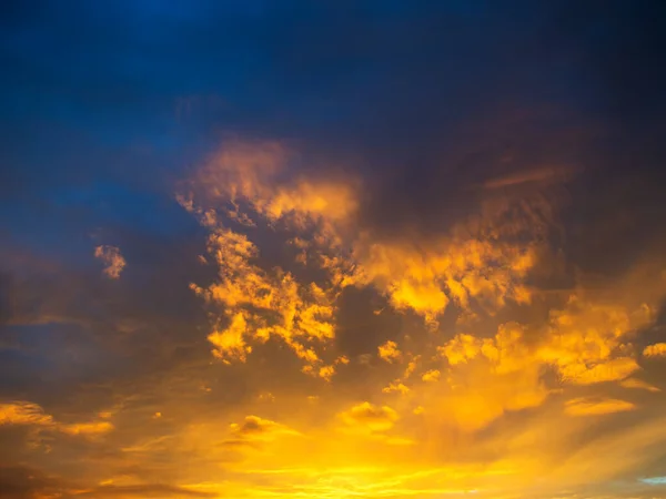 Nádherná Oblačnost Při Západu Slunce Mírové Nebe — Stock fotografie