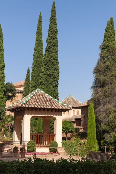 Heneralife 庭園は、アルハンブラ宮殿、スペインのアーバー — ストック写真