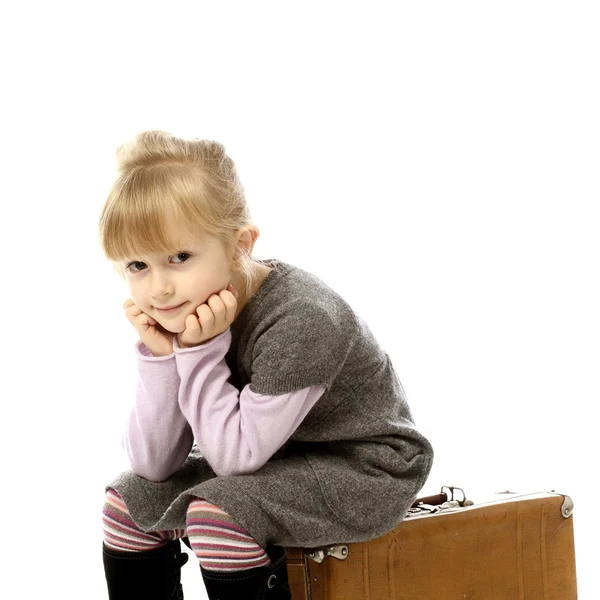 Douce fille avec une valise — Photo