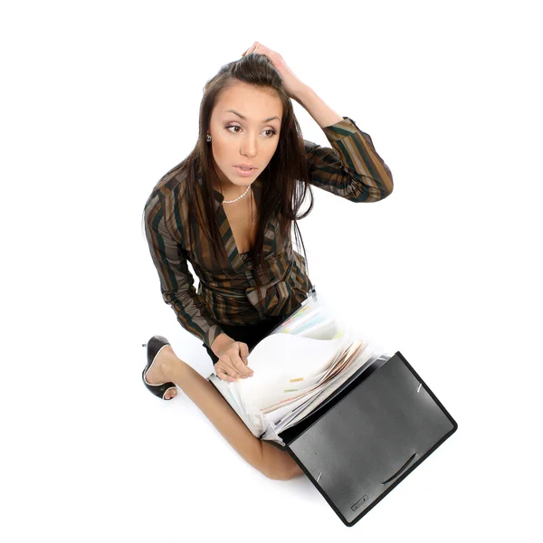 Vacker brunett affärskvinna med en mapp med dokument — Stockfoto