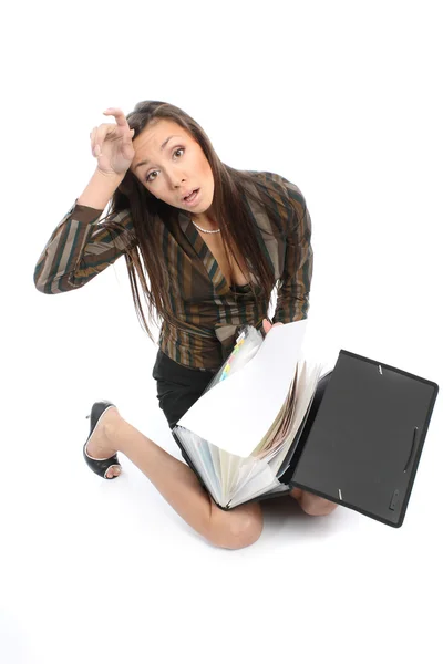 Vacker brunett affärskvinna med en mapp med dokument — Stockfoto