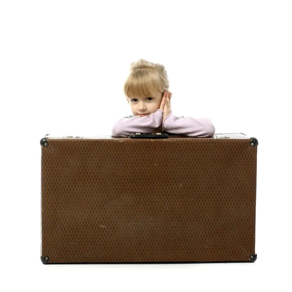 Menina doce e uma mala — Fotografia de Stock
