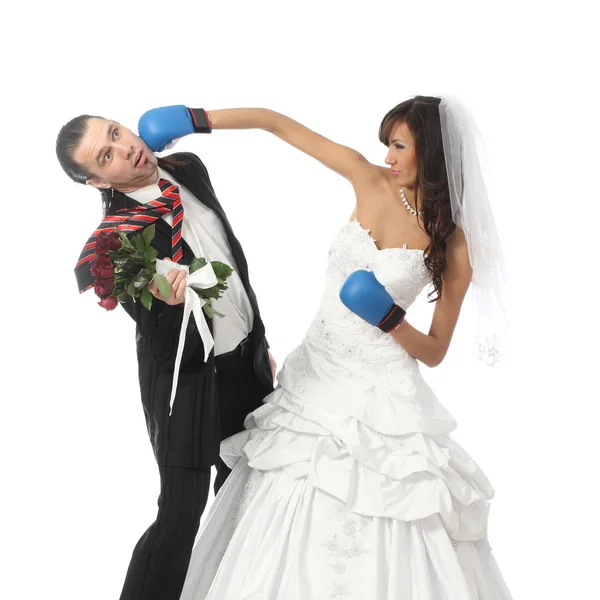 Bride in a white wedding dress fightswith her fiance — Stock Photo, Image