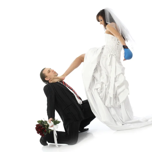 Bride in a white wedding dress fightswith her fiance — Stock Photo, Image