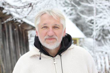 çekici, orta yaşlı bir adam portresi