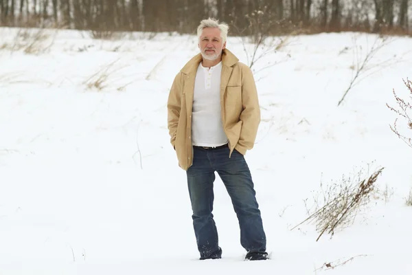 Portret atrakcyjny mężczyzna w średnim wieku — Zdjęcie stockowe