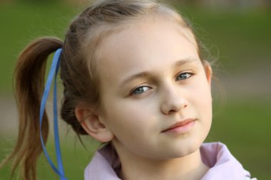 doğal güzel kız portresi