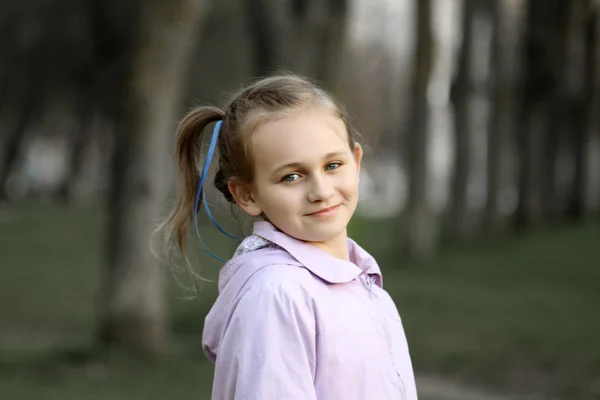 Portrait of naturally beautiful girl — Stock Photo, Image