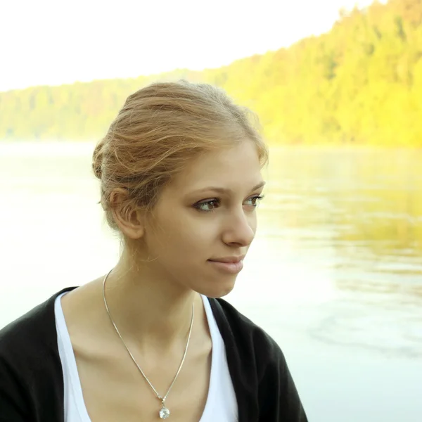 Portrait of a beautiful blond young girl outdoors — Stock Photo, Image