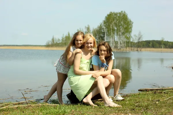 Felice madre con le sue figlie — Foto Stock