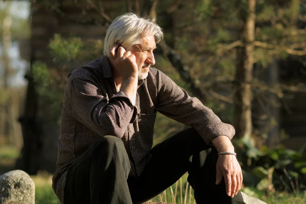 Portrait of a wise old gray-haired man — Stock Photo, Image