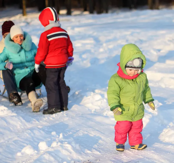 Toddler taking its first steps in the snow. — Stock Photo, Image