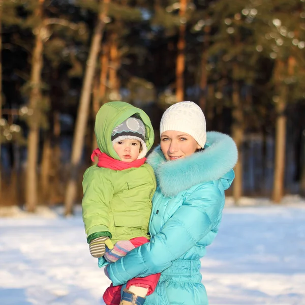 Mother with her little daughter in her arms in the winter — Stock Photo, Image