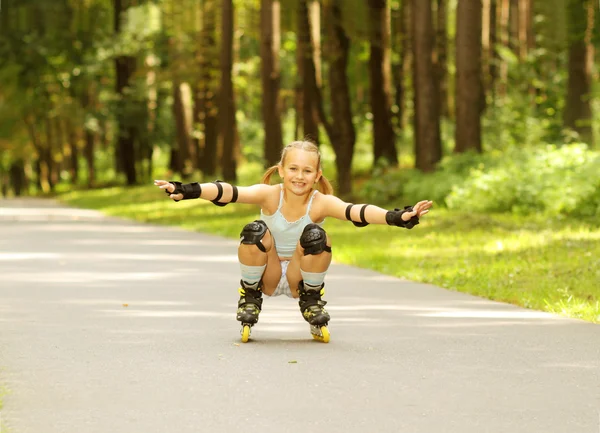 Fille drôle roller — Photo