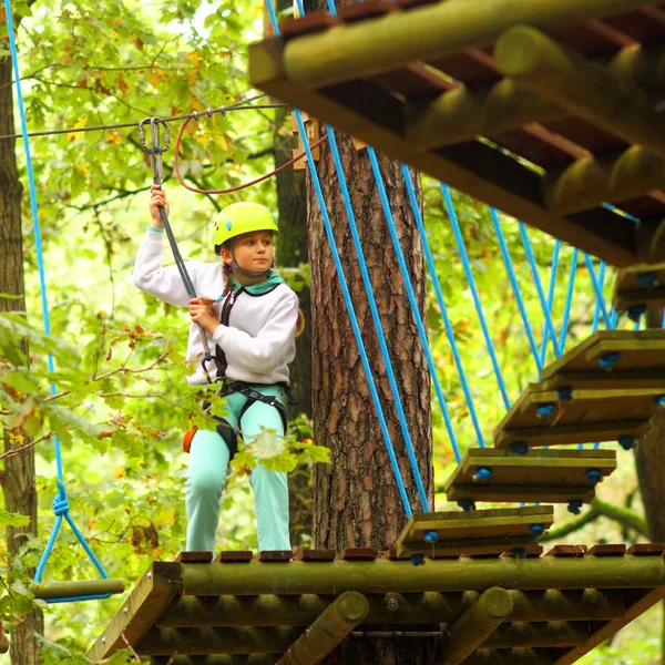 Climber girl engaged in training between trees — Stock Photo, Image