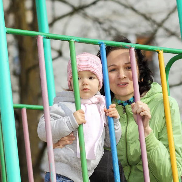 Mère et fille jouant — Photo