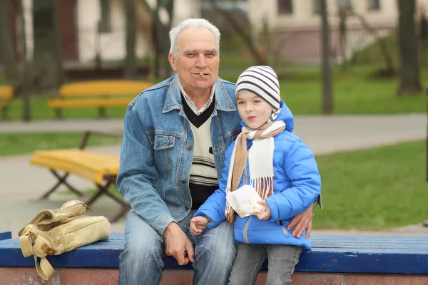 Grandfather and grandson eating — Stock Photo, Image