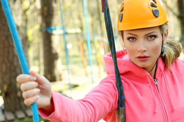 Beautiful girl in the outfit climbing — Stock Photo, Image