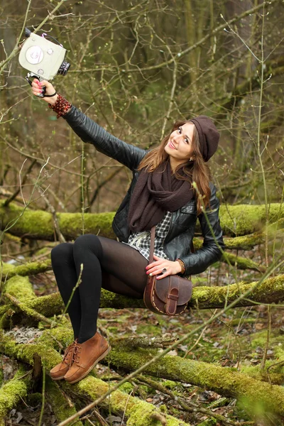 Hipster girl is shooting a film — Stock Photo, Image