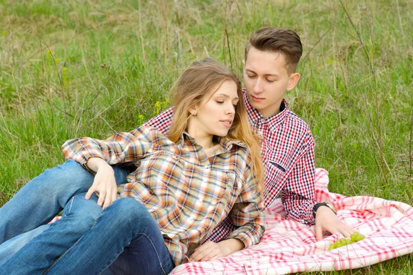 Young beautiful fashion couple — Stock Photo, Image