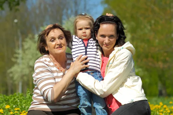 Family outdoors — Stock Photo, Image