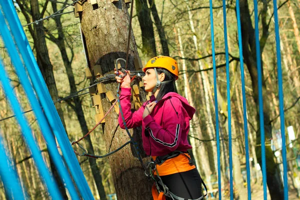 Girl engaged climbing — Stock Photo, Image