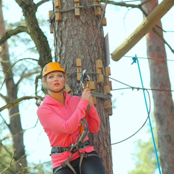 Girl climber — Stock Photo, Image