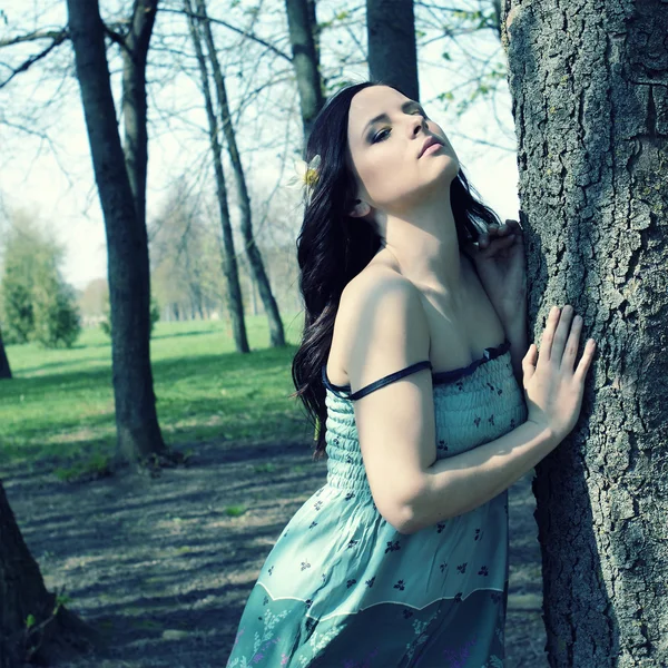 Girl in forest — Stock Photo, Image