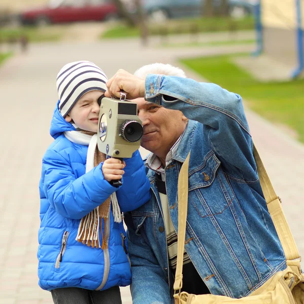 Familie maakt films — Stockfoto