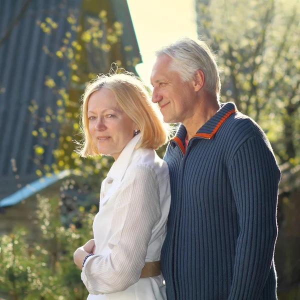 Couple de personnes âgées amoureux — Photo