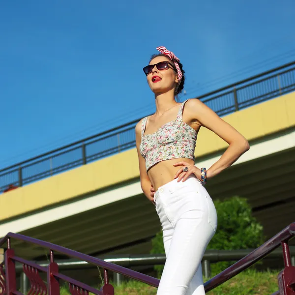 Positive girl in sunglasse — Stock Photo, Image