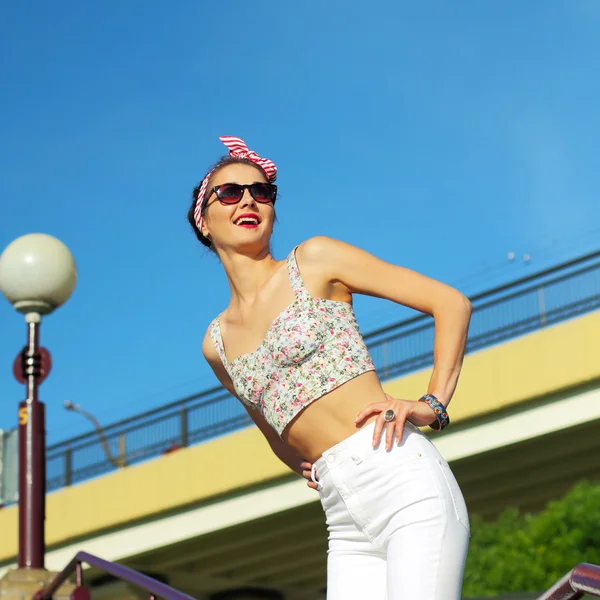 Positive girl in sunglasse — Stock Photo, Image