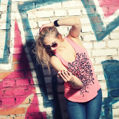 graffiti duvar kadına