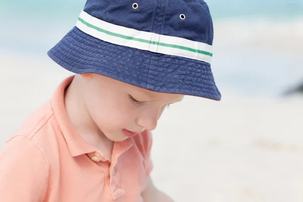 Toddler at the beach — Stock Photo, Image