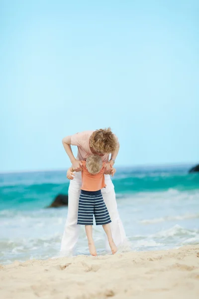 Mother and son at the beach — Stock Photo, Image