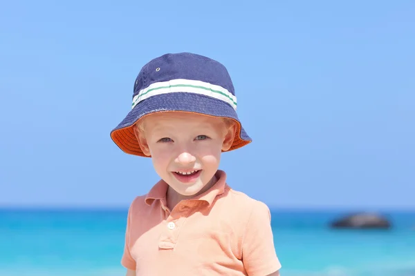 Little Kid na praia — Fotografia de Stock