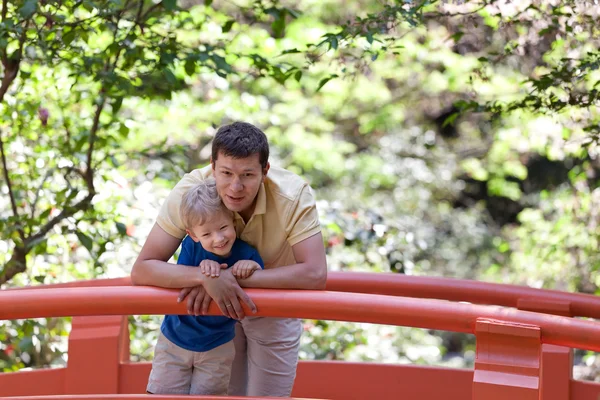 公園で家族 — ストック写真