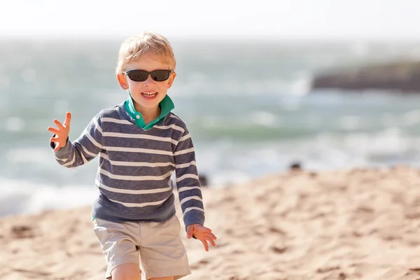 Ragazzo in spiaggia — Foto Stock