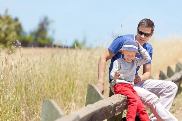 Family hiking — Stock Photo, Image