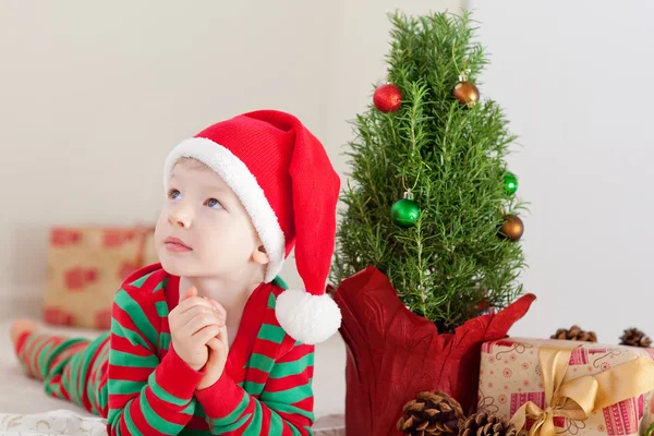 Criança na época do Natal — Fotografia de Stock