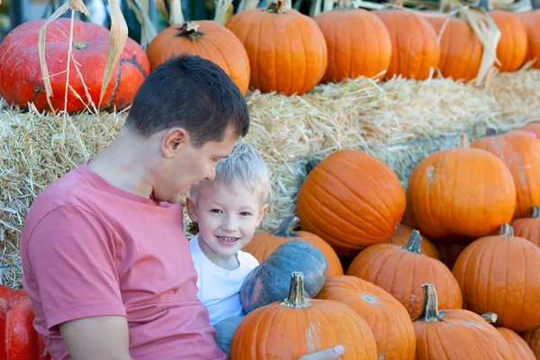 Family of two at pumpkin patch — Stock Photo, Image