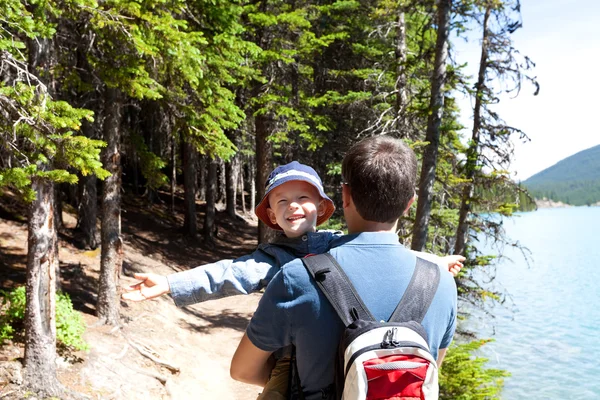 Familienwandern — Stockfoto