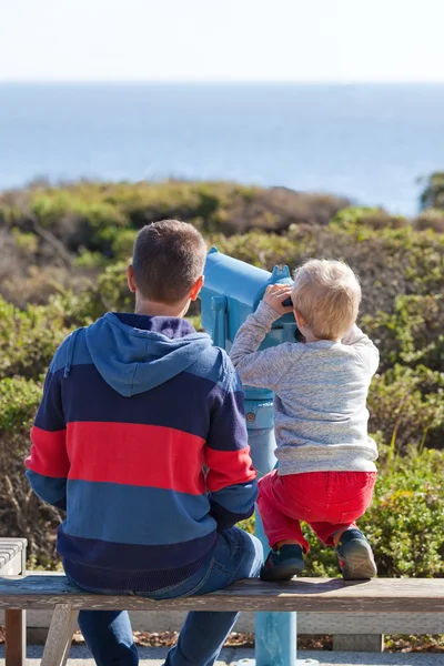 Familj utanför — Stockfoto