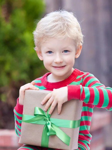 Pojke i juletid — Stockfoto